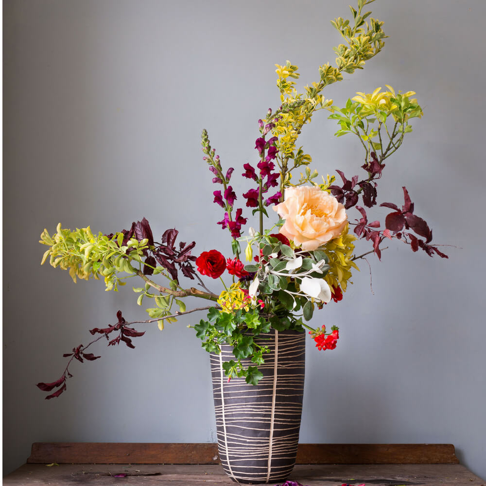 Charcoal Vase With Lines | Maison Numen | Shop Maison Numen