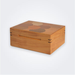 Wood tea box product picture.