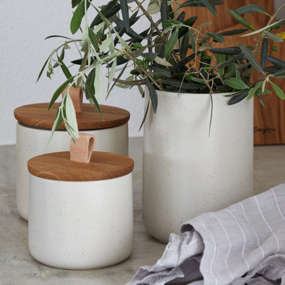 Casa Fina stoneware canister with wood lid 2