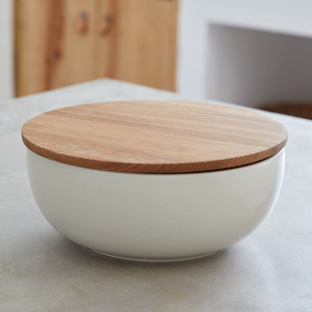 Cream serving bowl with wood lid 2